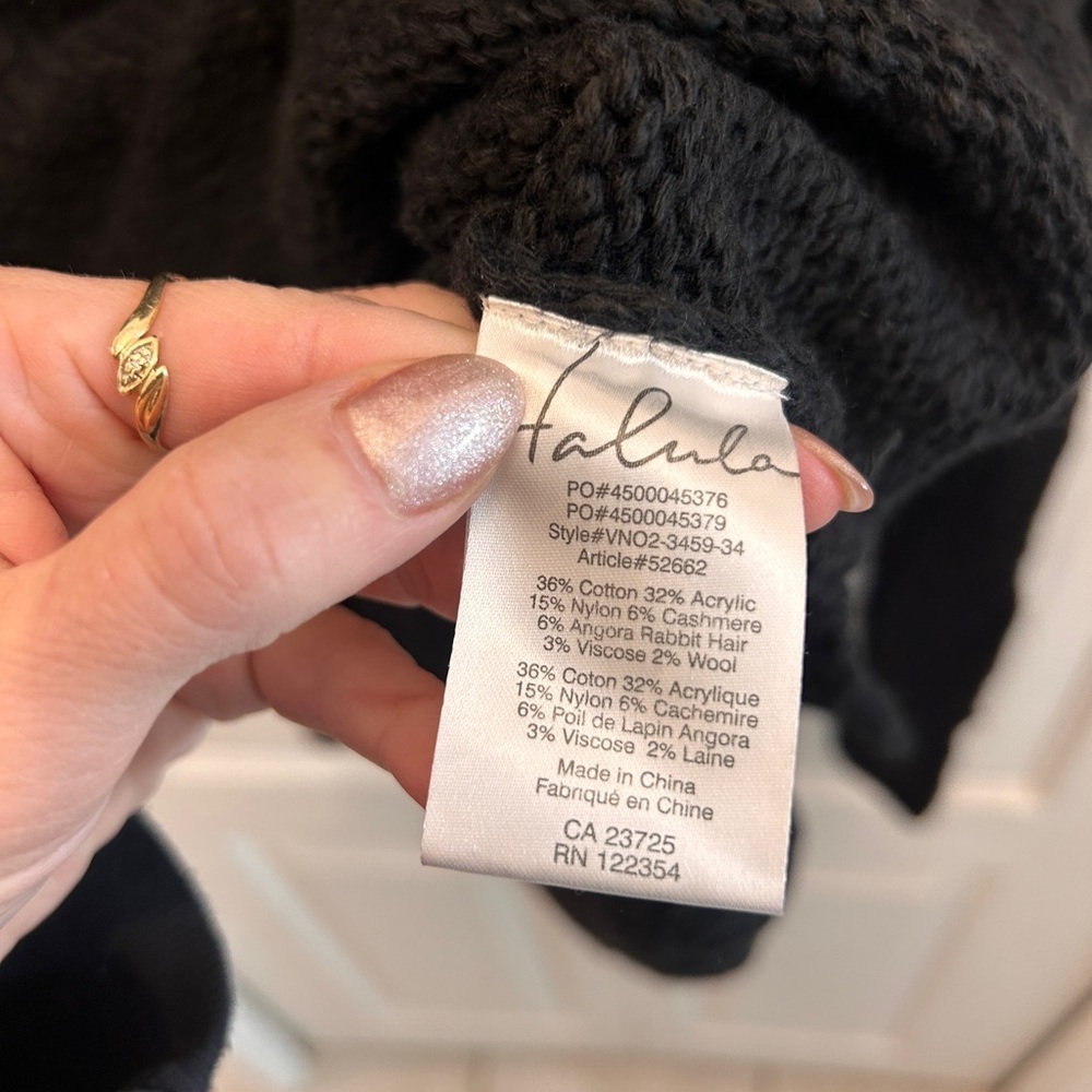 ARITZIA TALULA Knit V-Neck Sweater Black • size small - Picture 6 of 8